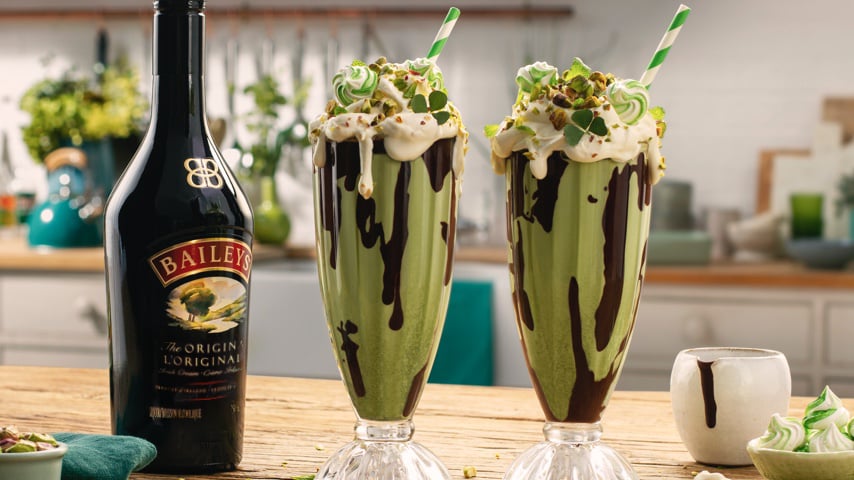 Baileys-infused St Patricks data shake served on two sundae glasses