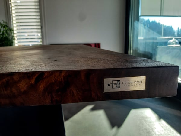Wir sind eine Marke. Jeder Tisch wird durch Leikwood designt.