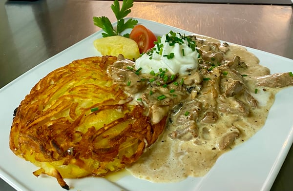 Kalbsgeschnetzeltes mit Rösti