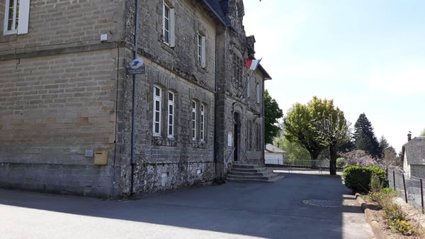 Photo du point La Poste Agence Communale SARRAN Mairie