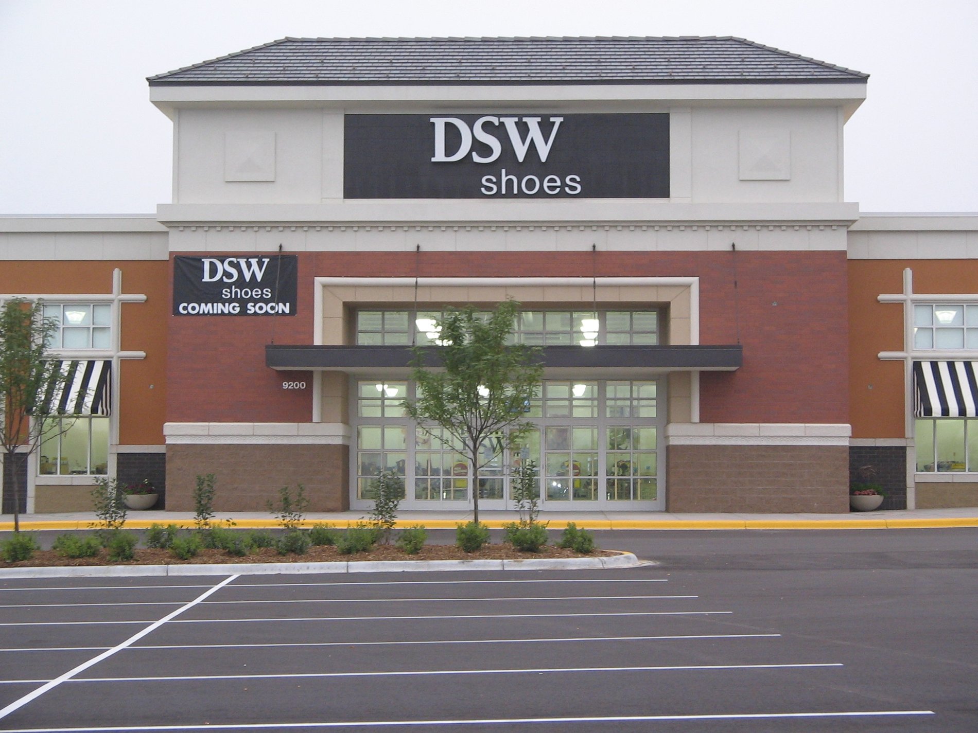 the closest dsw shoe store