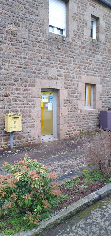 Photo du point La Poste Agence Communale LA BAZOUGE DU DESERT Mairie