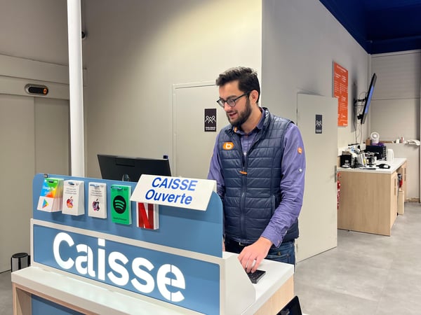 Mathias Responsable Services Client Boulanger Limonest