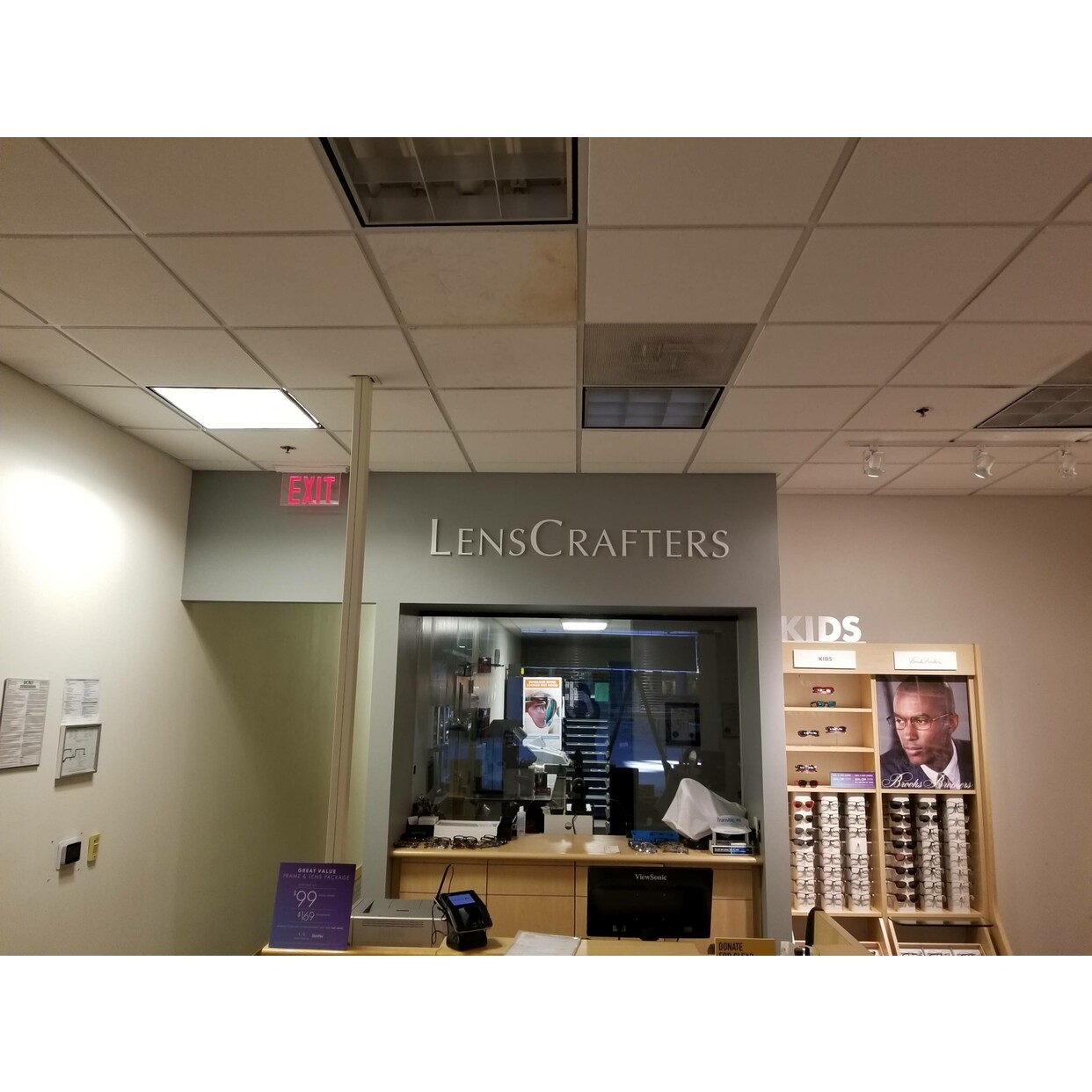 lenscrafters with onsite lab