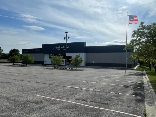 Owatonna Slumberland Furniture parking lot