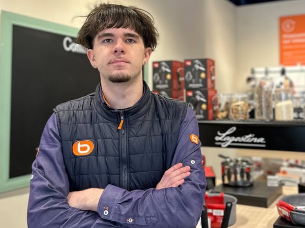 Mathéo vendeur alternant du magasin boulanger chateauroux