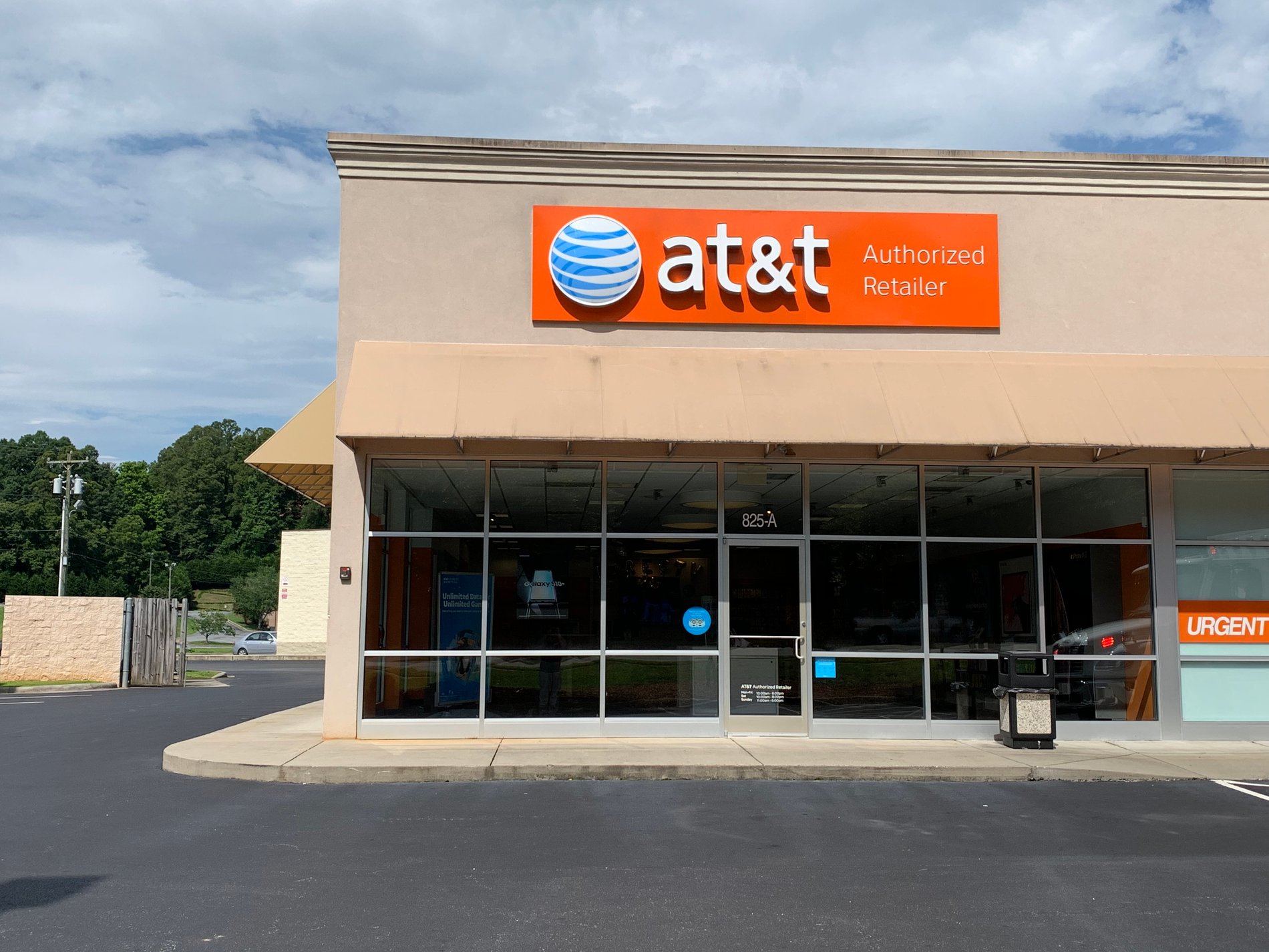 North Hill Plaza Store Apple iPhone 12 and Samsung Devices Lenoir, NC