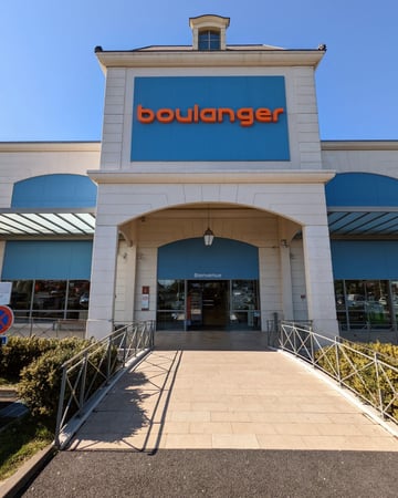 Entrée du magasin Boulanger Plaisir Les-Clayes-Sous-Bois