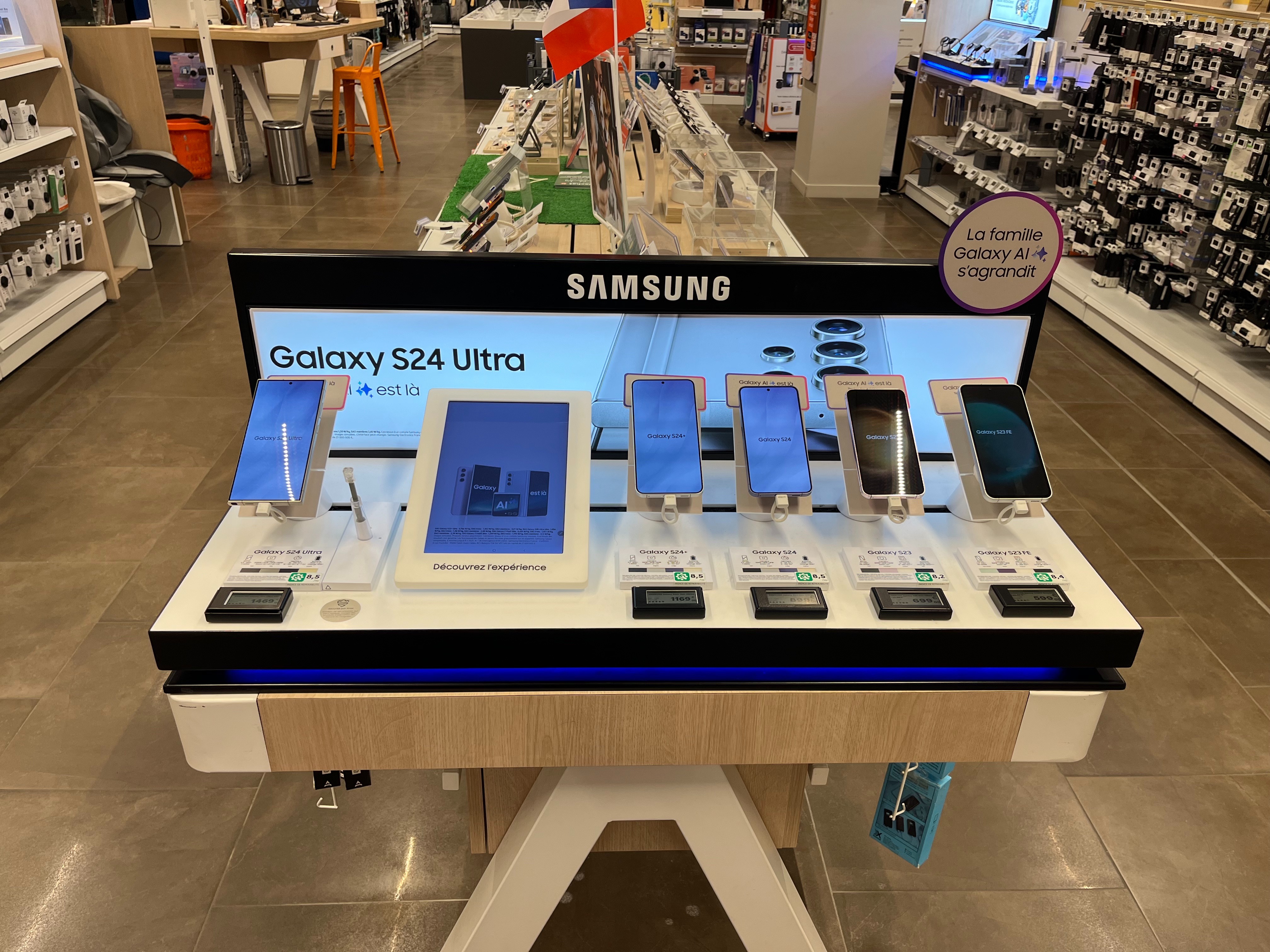 Espace téléphones Samsung - Magasin  Boulanger Levallois