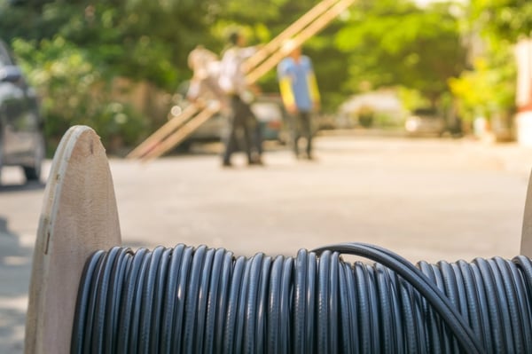 la construcción de fibra óptica en la comunidad