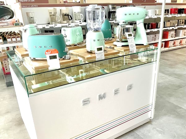 Espace électroménager 
préparation Petit déjeuner SMEG
Bouilloires Smeg
Cafetière Smeg
grille-pains Smeg,
robot Smeg
Blender Smeg,

de votre magasin Boulanger Saint-Nazaire - Trignac