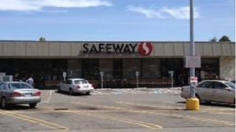 Seattle Seahawks pay for shoppers' groceries at Kent Safeway