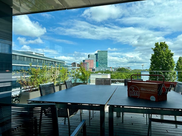 Ausblick von der ifm Dachterrasse im EURO PLAZA auf die Twin Towers der Wienerberg City