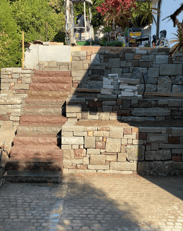 Treppen aus Naturstein von Lusogarten GmbH, Gartenbau & Gartenpflege, 8127 Forch im Kanton Zürich