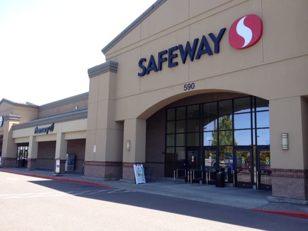 Safeway Store Front Picture at 590 NE Circle Blvd in Corvallis OR