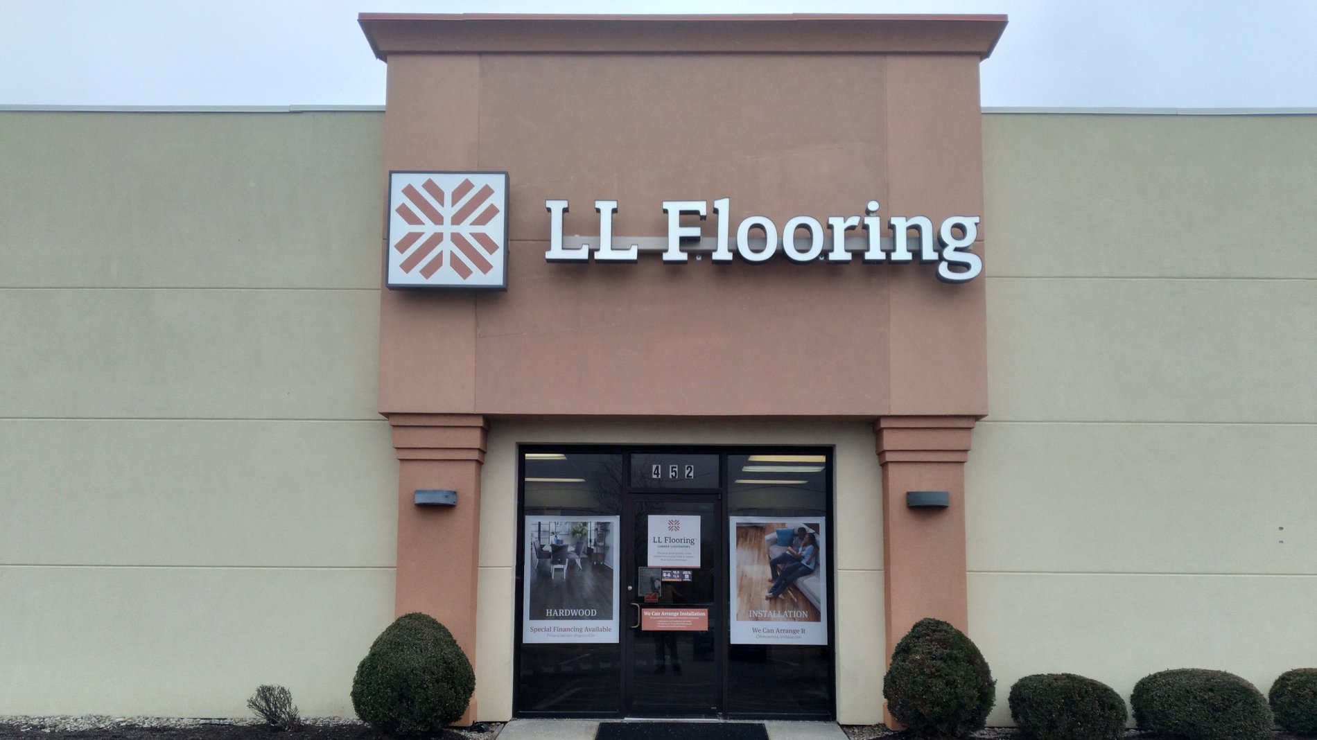 LL Flooring #1114 Dayton | 452 Springboro Pike | Storefront