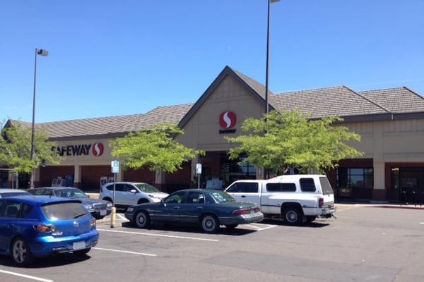 Safeway Store Front Picture at 1525 W Main St in Molalla OR