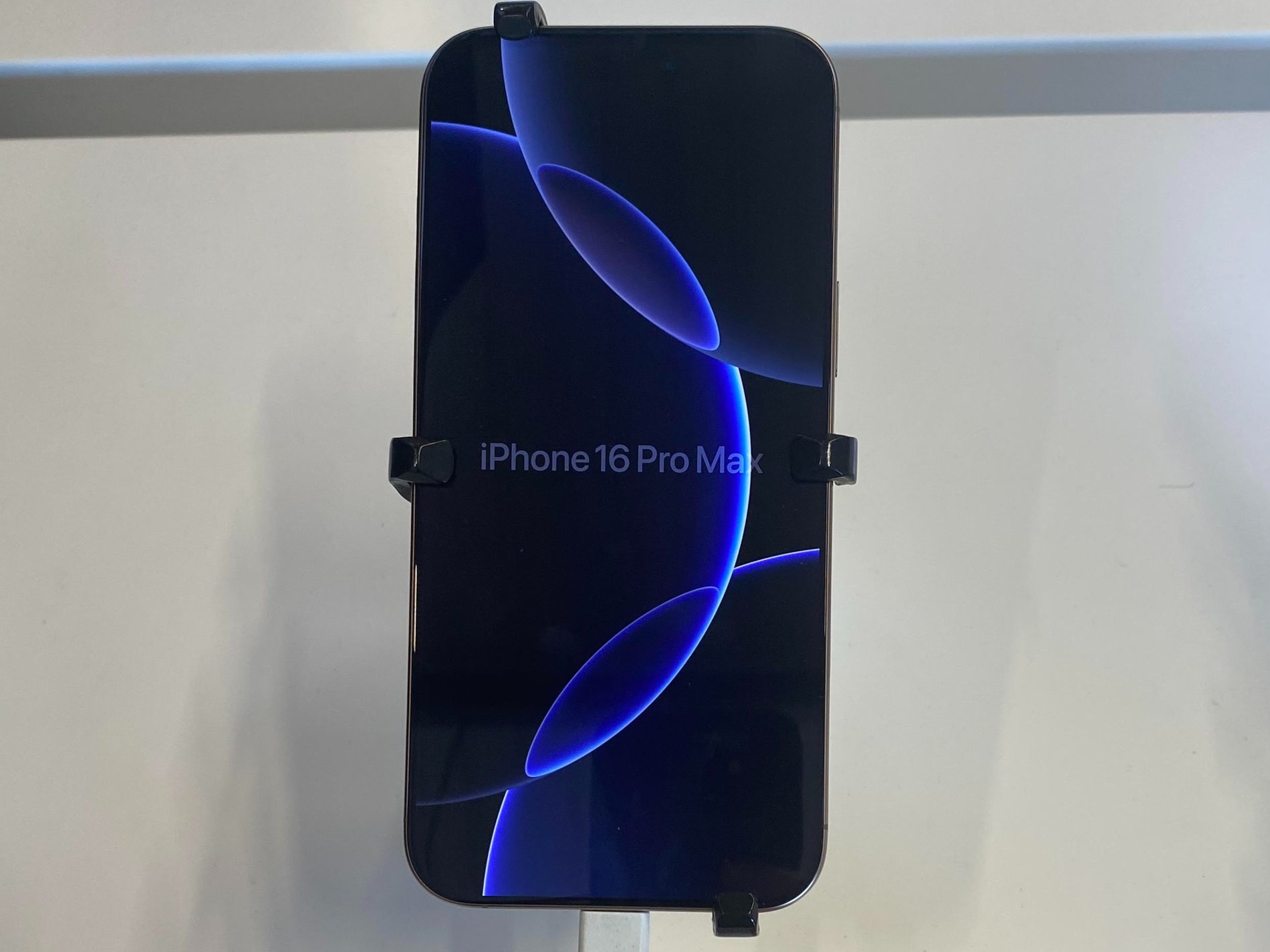 L'Iphone 16 Pro Max chez Boulanger Troyes - Saint Parres Aux Tertres