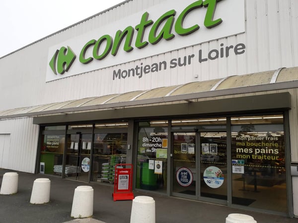 Photo du point La Poste Relais MAUGES SUR LOIRE Carrefour contact