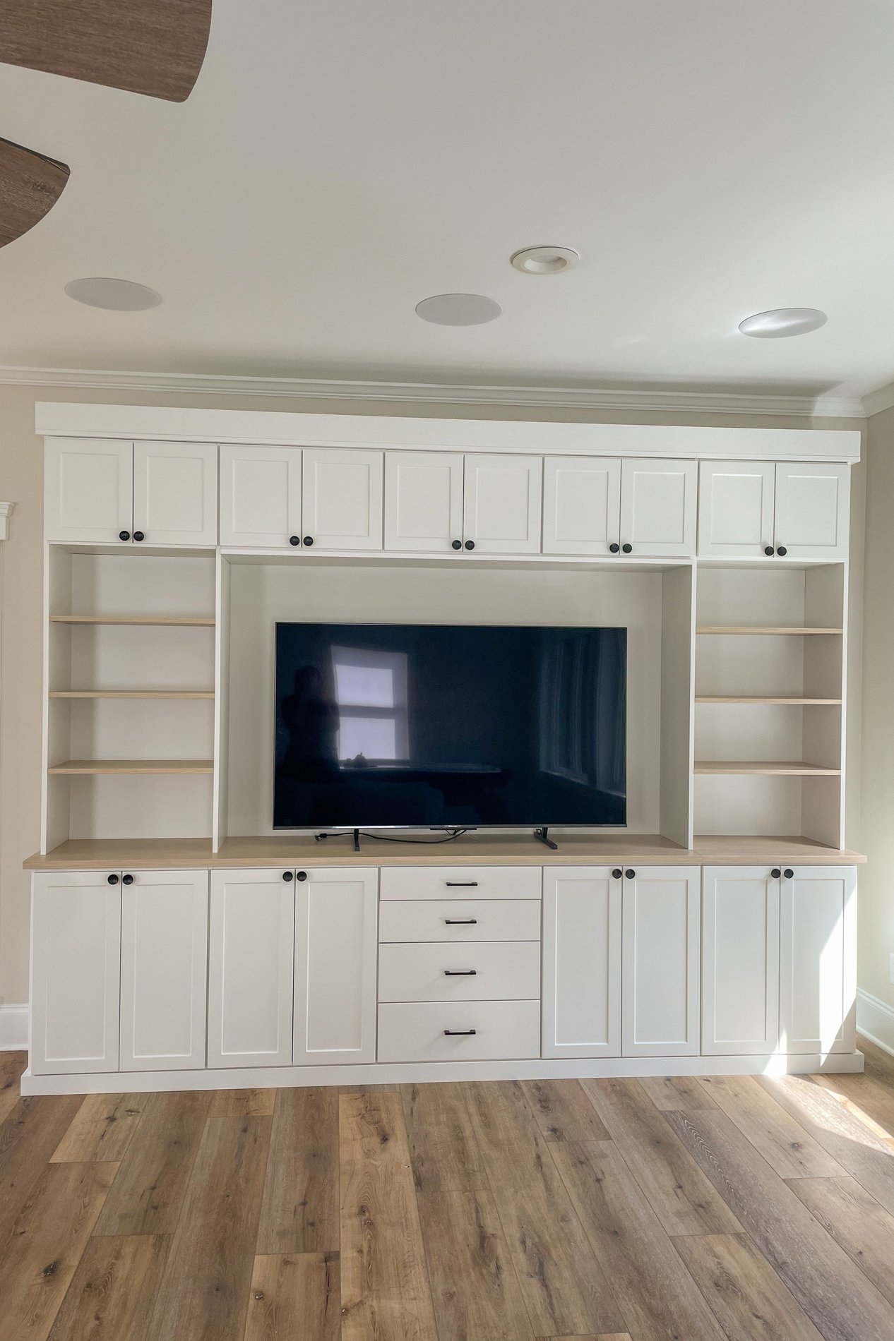 White and Natural Media Center