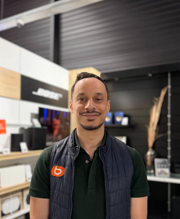 Photo portrait couleur Youssef collaborateur Boulanger