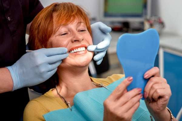 Prothèses dentaires adaptée et individualisée par nos dentistes à la clinique dentaire de meyrin