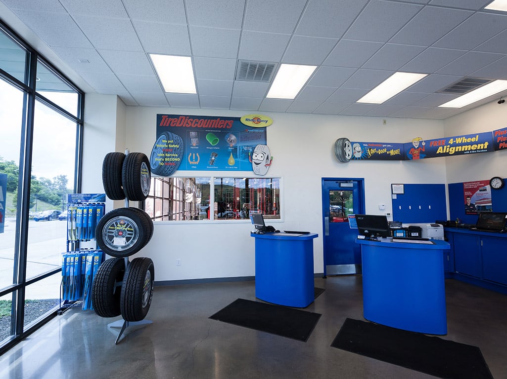 Tire Discounters Newport Pavilion tires, alignment, brakes, autoglass