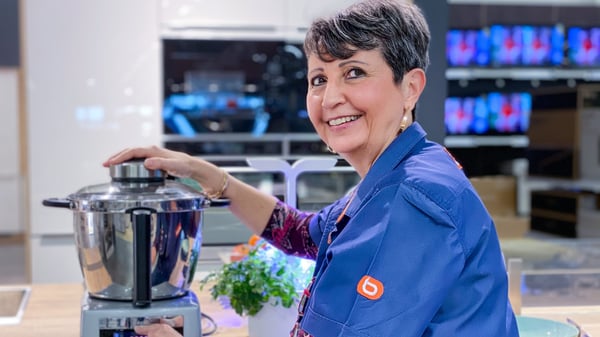 Catherine, spécialiste robot cuisine, robot cuiseur, robot multifonction, robot pâtissier, Boulanger Toulon la Garde
