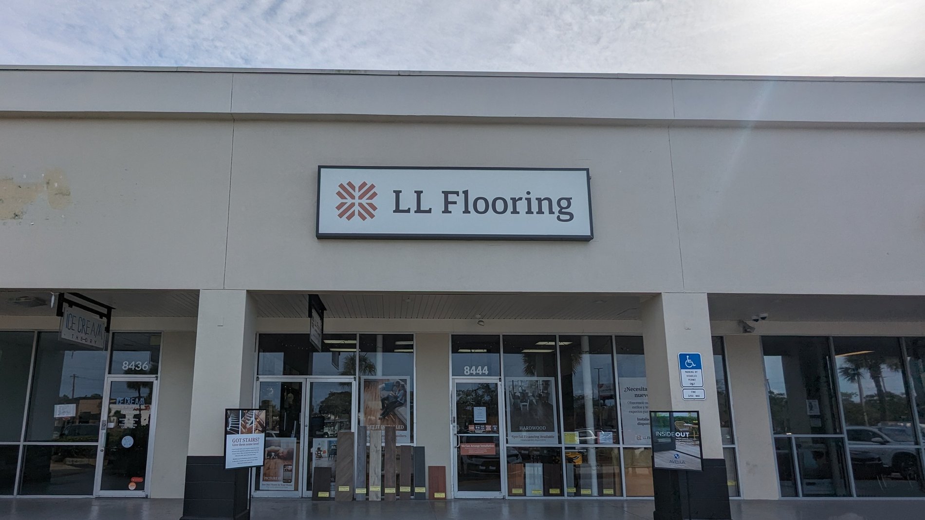 LL Flooring #1376 Tampa | 8444 West Hillsborough Avenue | Storefront