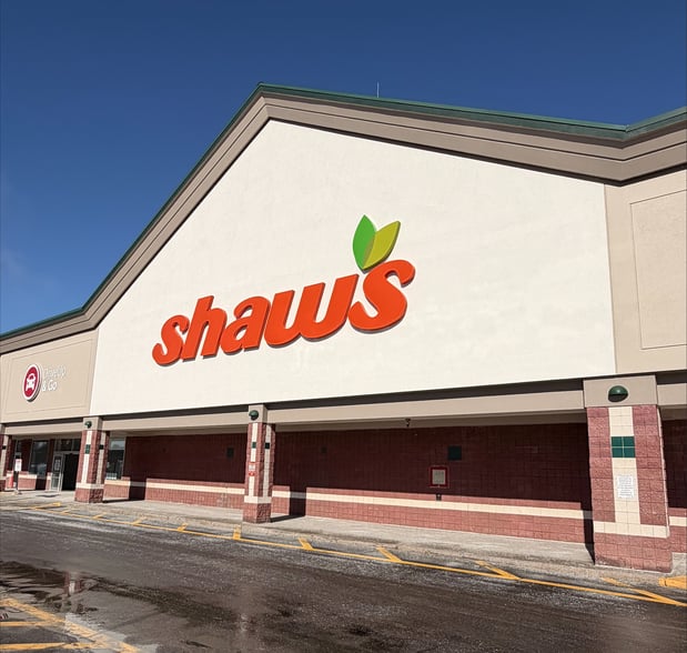 Shaw's Store Front Picture