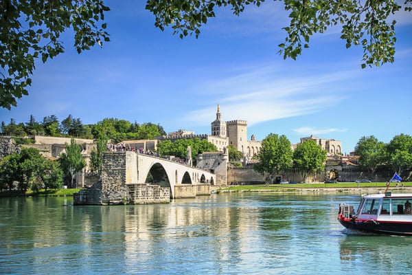 Vue sur le Pont Saint-Béneze à Avignon.