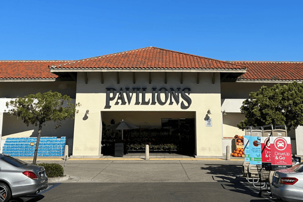 Pavilions Store Front Picture at 7544 Girard Ave in La Jolla CA