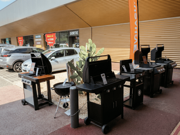 La saison des barbecues en promotion est ouverte avec les marque Weber, Campingaz, Tefal chez Boulanger Draguignan proche de Le Muy, Lorgues, Vidauban et Le Luc