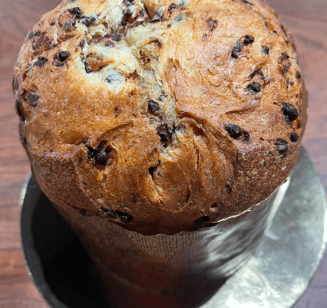 Panettone con scaglie di cioccolato