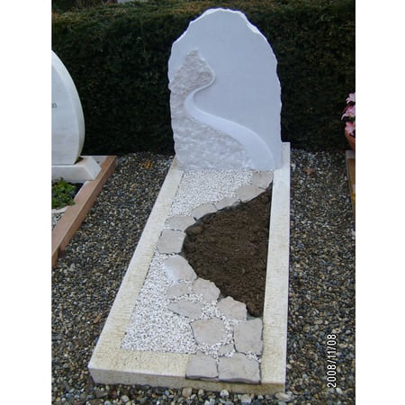 Monument réalisé en Calcaire du Jura finition brut