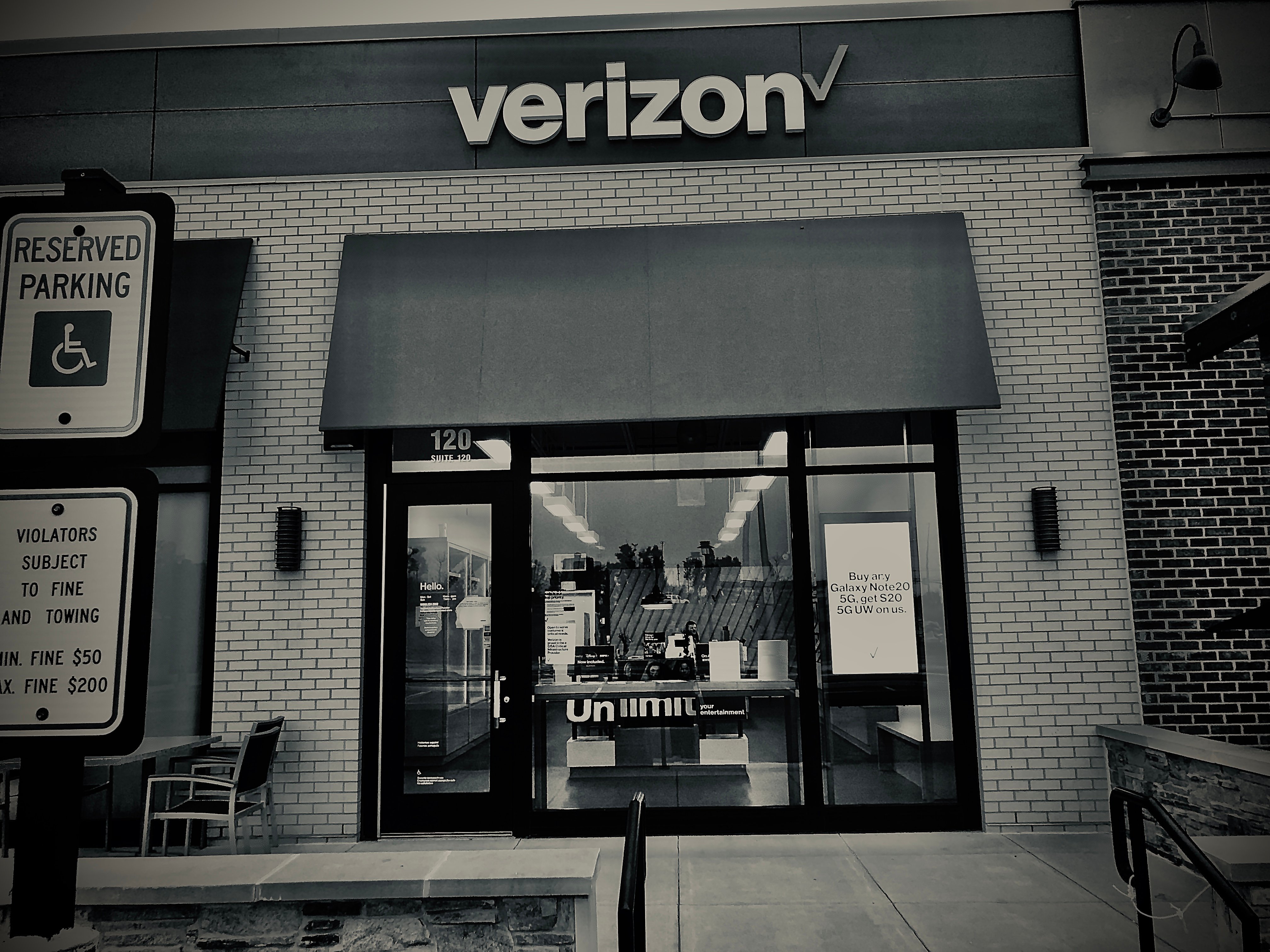 Wireless Zone 304 Town Ctr: Verizon Wireless Retailer