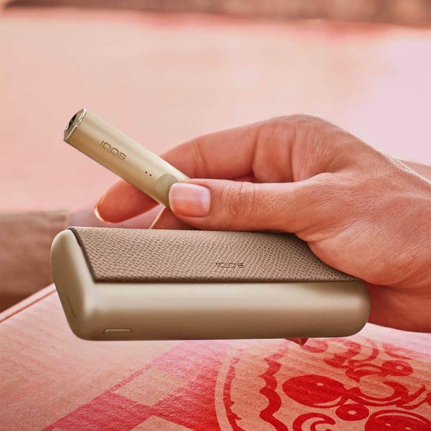 woman-holding-green-iqos-iluma