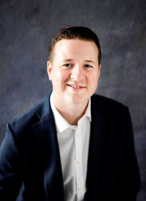 Douglas Schouten Farmers Insurance Agent in Cerritos, CA