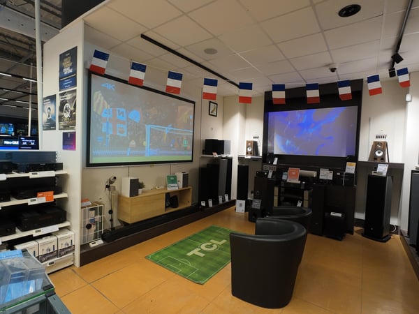 L' auditorium et les vidéoprojecteurs dans votre magasin  Boulanger Poitiers - Chasseneuil Du Poitou