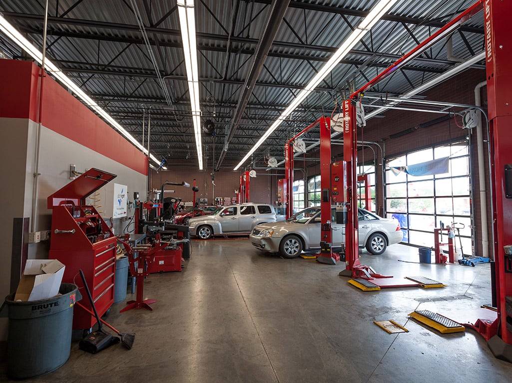 Tire Discounters Beechmont III tires, alignment, brakes, autoglass in
