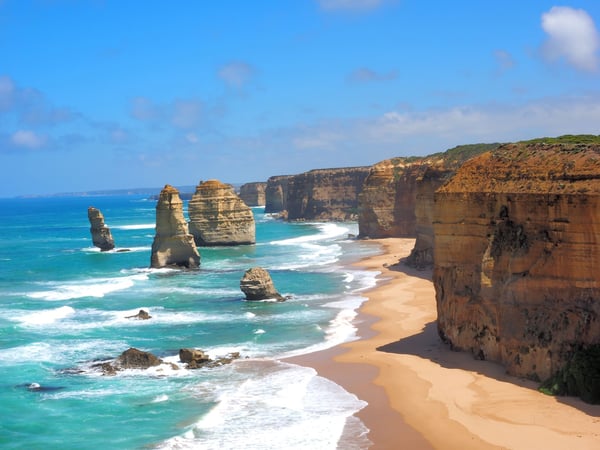 絶景ドライブで映え旅！「12使徒」が待つ、世界遺産候補・グレートオーシャンロードで感動体験を