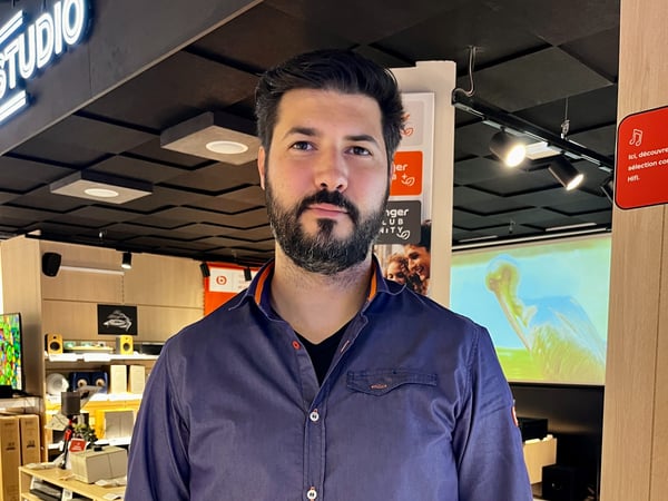 Aurélien, vendeur multimédia au magasin  Boulanger Aix en Provence