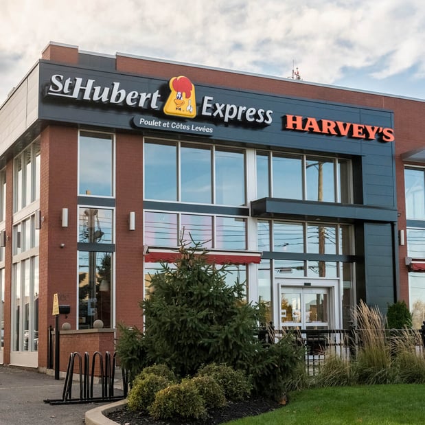 Restaurant StHubert Marcel Laurin à Montréal