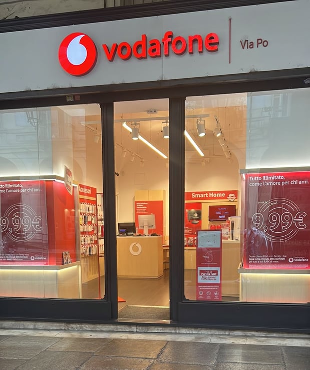 Vodafone Store | Via Po