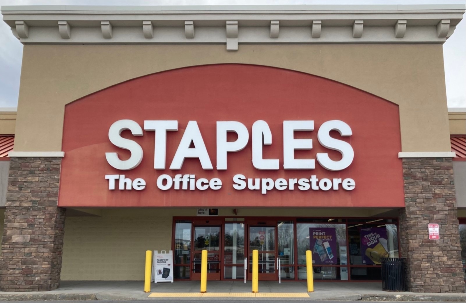 ®  Staples, The Office Superstore