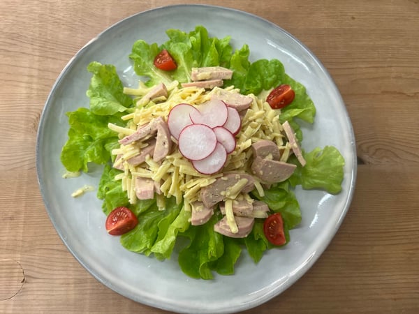 Wurst-Käse-Salat