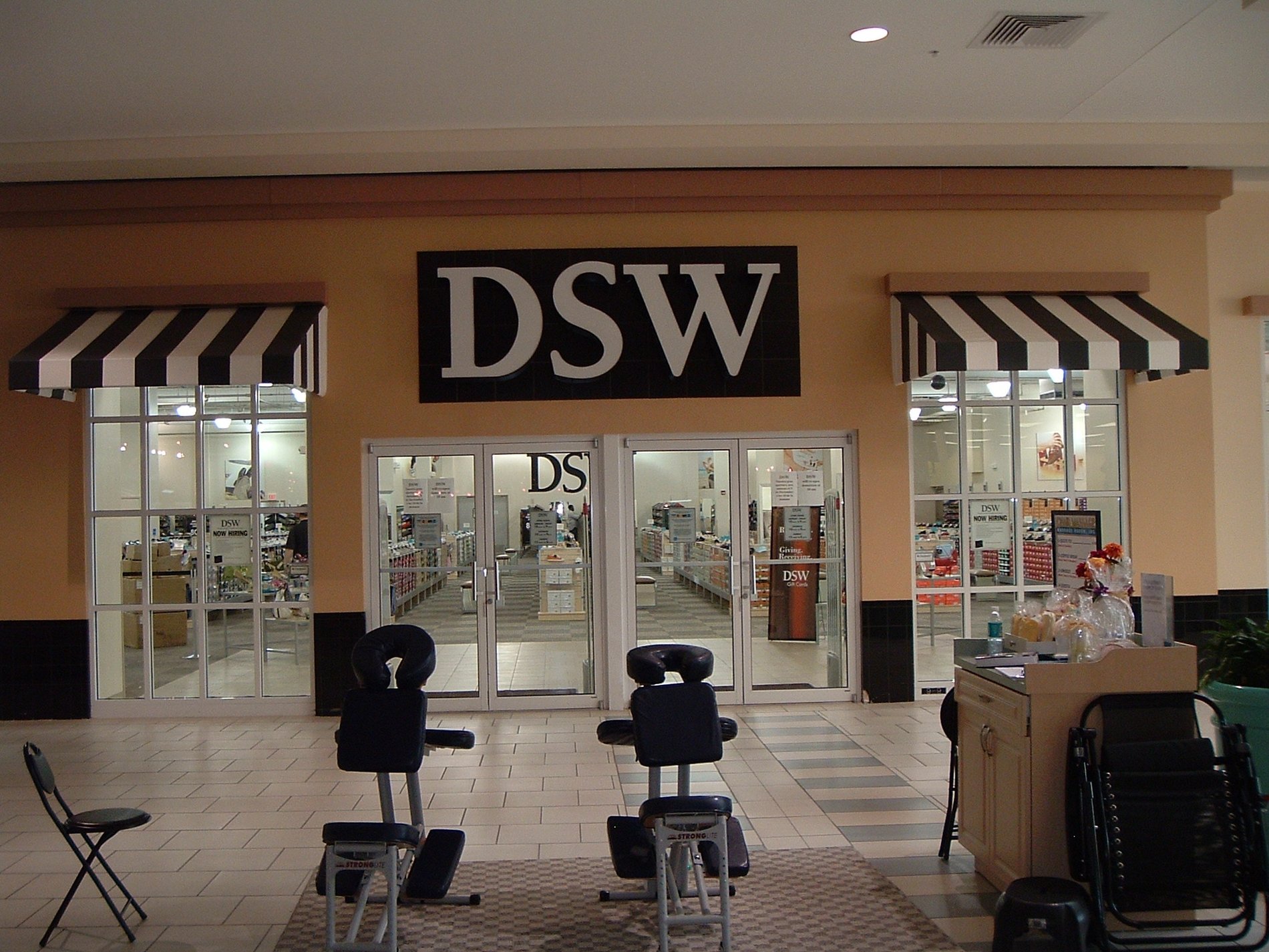 nearest dsw shoes store