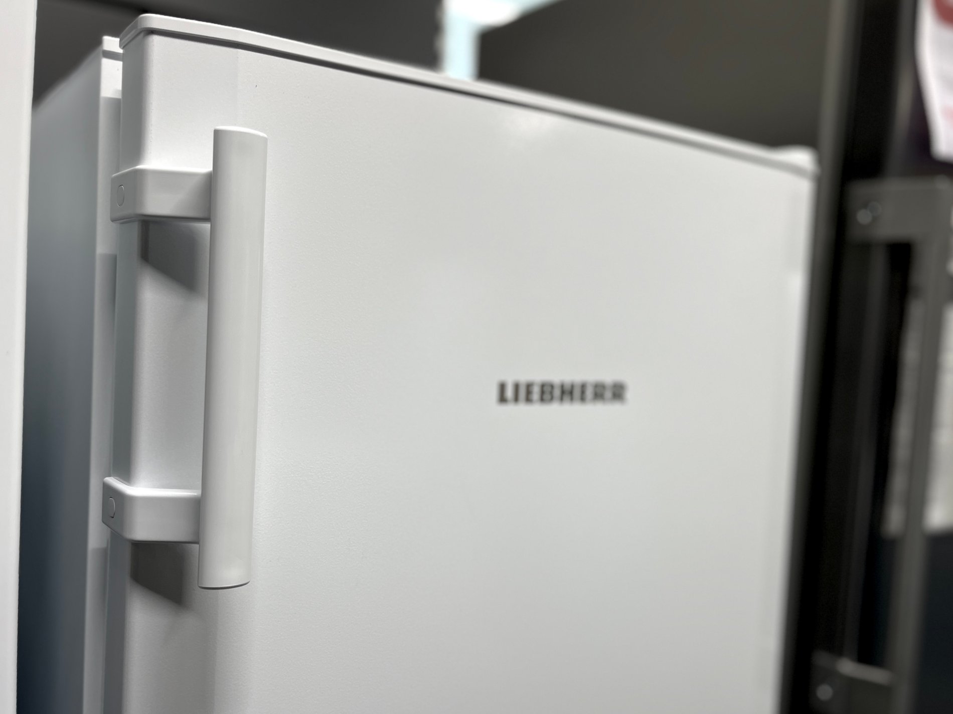 Logo Liebherr inscrit sur les réfrigérateur au sein du magasin Boulanger Aix-en-Provence