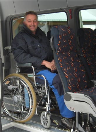 Fahrgast im Rollstuhl