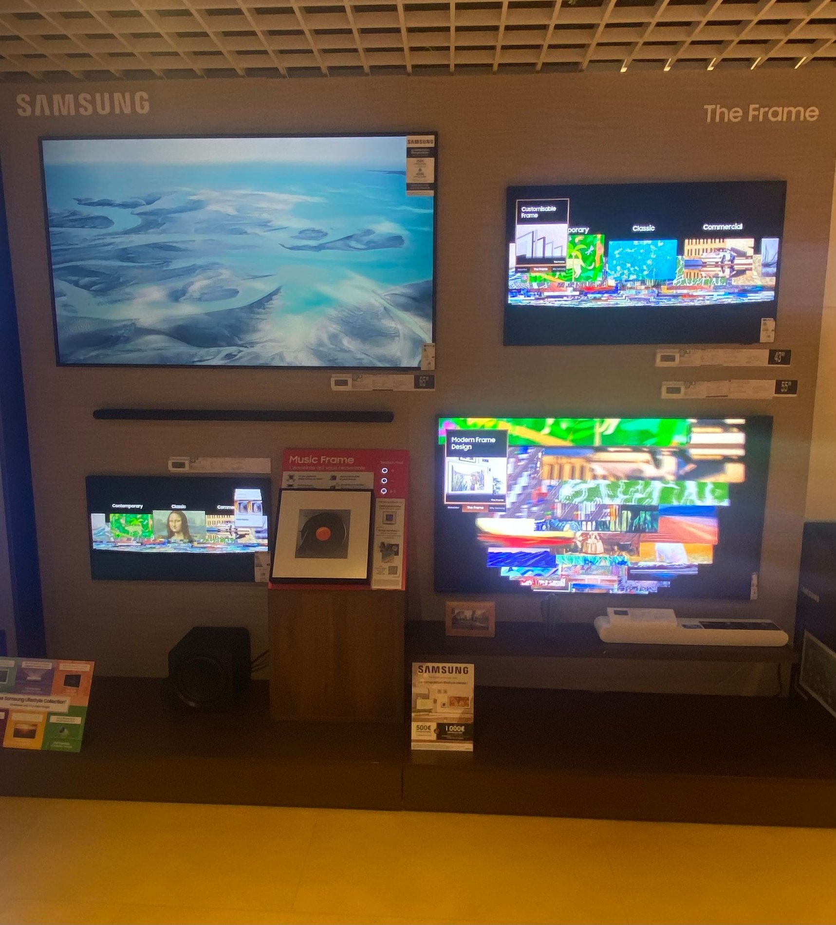 Espace expérience TV samsung avec la gamme THE FRAME de SAMSUNG + l'enceinte SAMSUNG music FRAME HW-LS60D au  magasin Boulanger Lyon - Les Cordeliers
